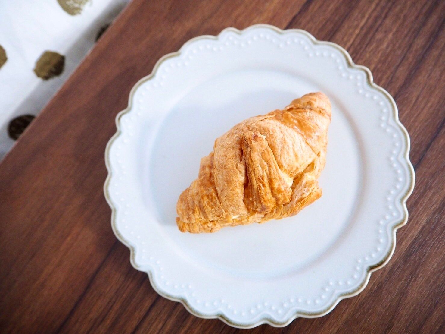 シャトレーゼ「自家炊きあんこと バターのクロワッサン」商品画像