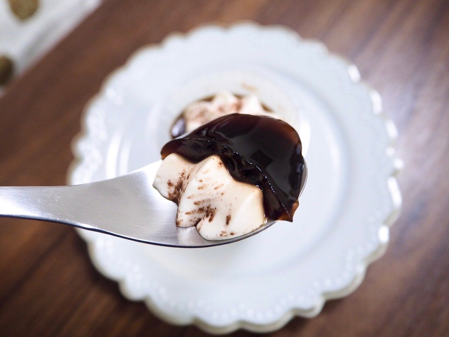 シャトレーゼ「炭焼き珈琲ゼリー～名水仕立て～」断面写真