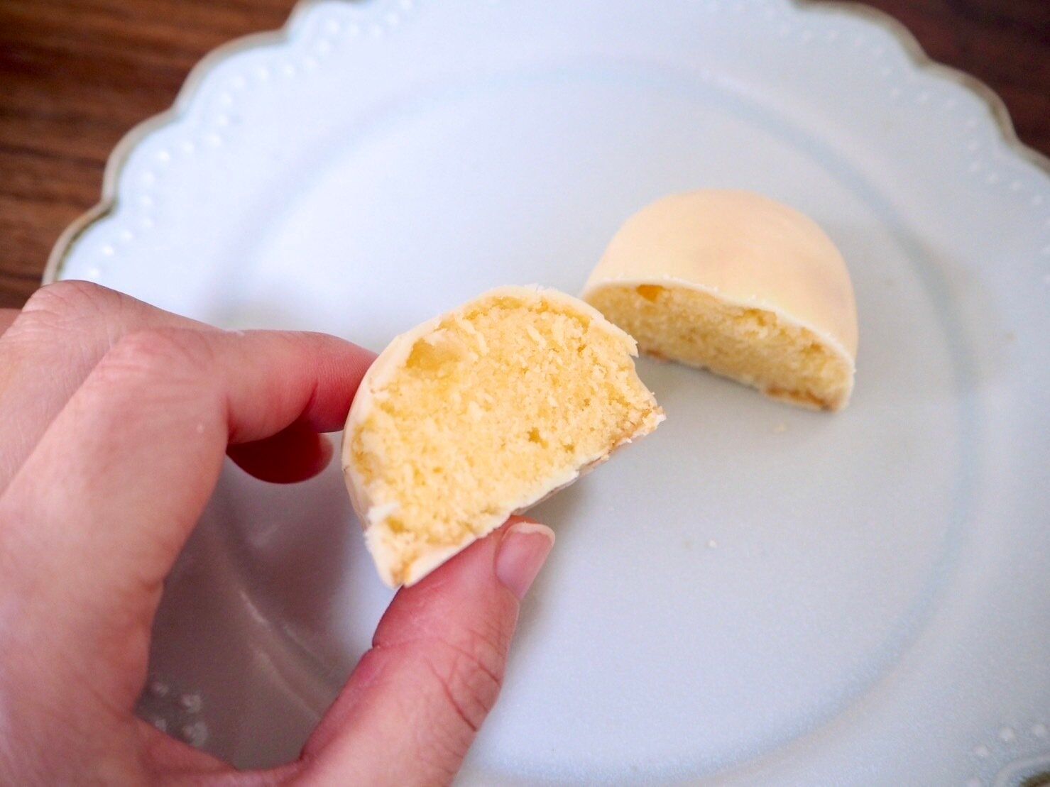 シャトレーゼ「おひさま香るレモンケーキ」断面写真