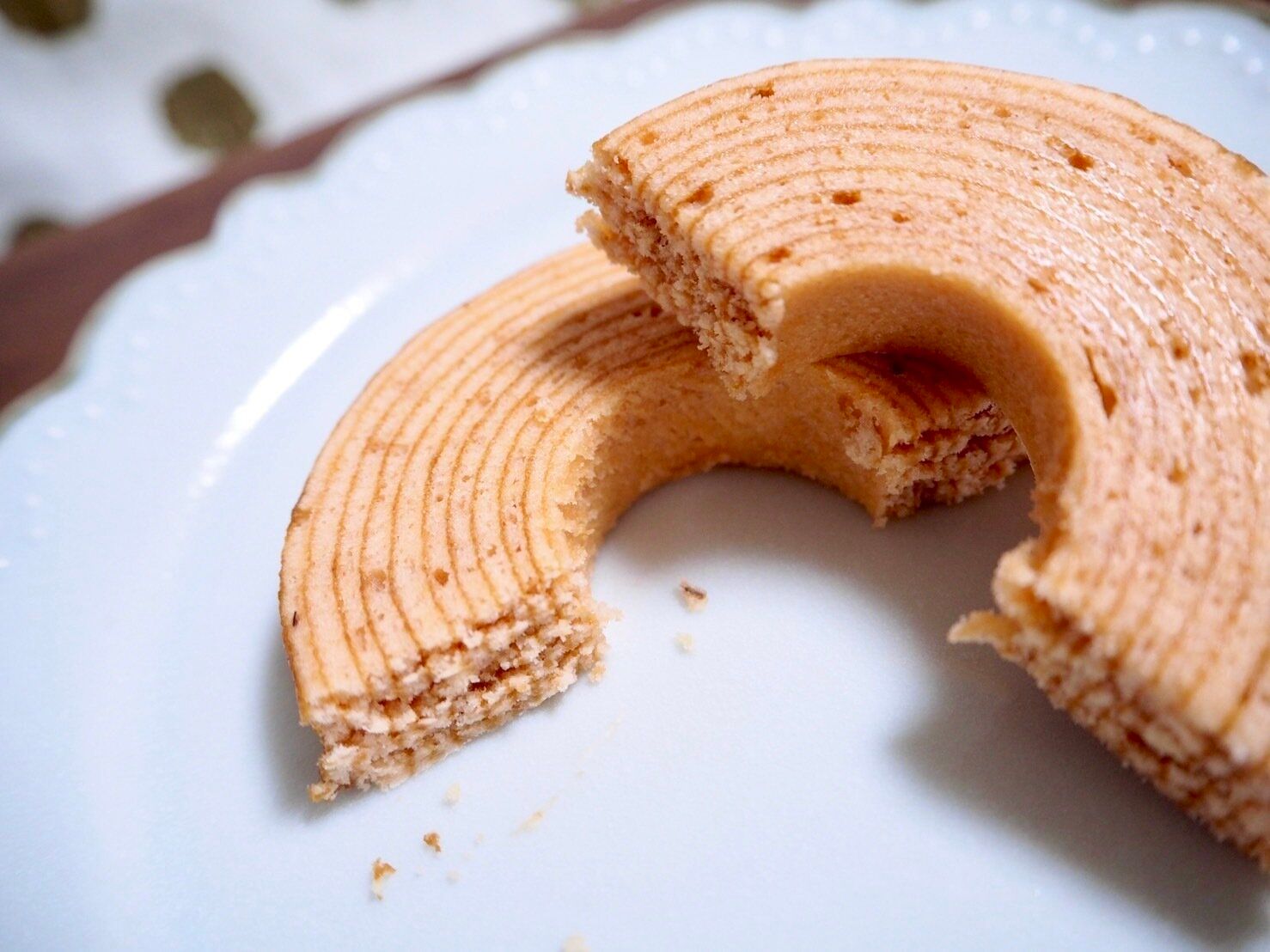 シャトレーゼ「バウムクーヘンすこやかの樹さくら」断面写真