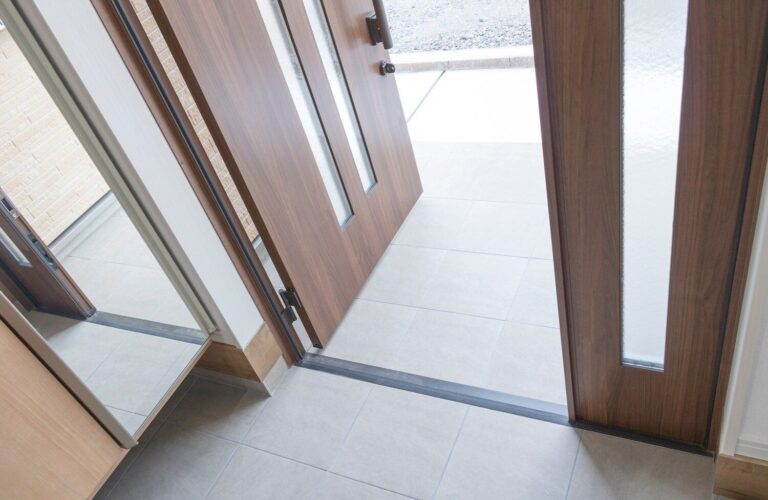 【家事のプロが解説】玄関にあえて置いておいたほうがスッキリするもの3選