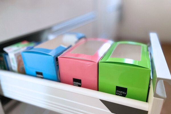 引き出しに収納されたマスク