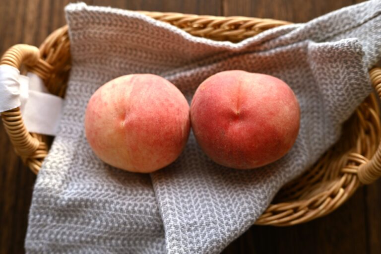 もっと早く知りたかったー!!と叫びたくなる「無駄なく桃をカットする方法」が衝撃すぎた