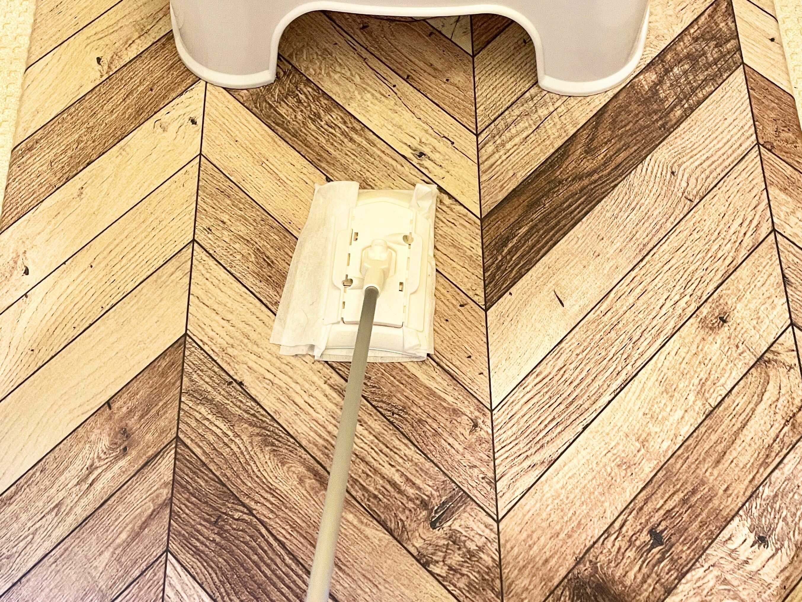 トイレ用お掃除ワイパーでトイレの床そうじ