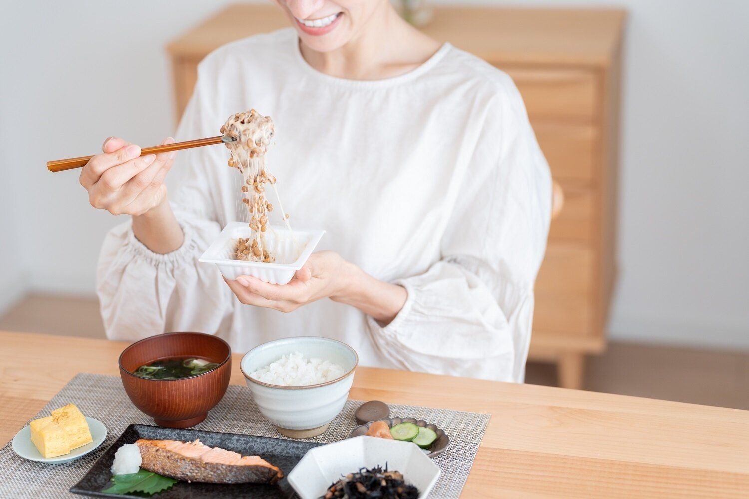 【管理栄養士解説】発酵食品って賞味期限が近いほうがおいしいの？納豆、味噌、キムチなどについて詳しく解説