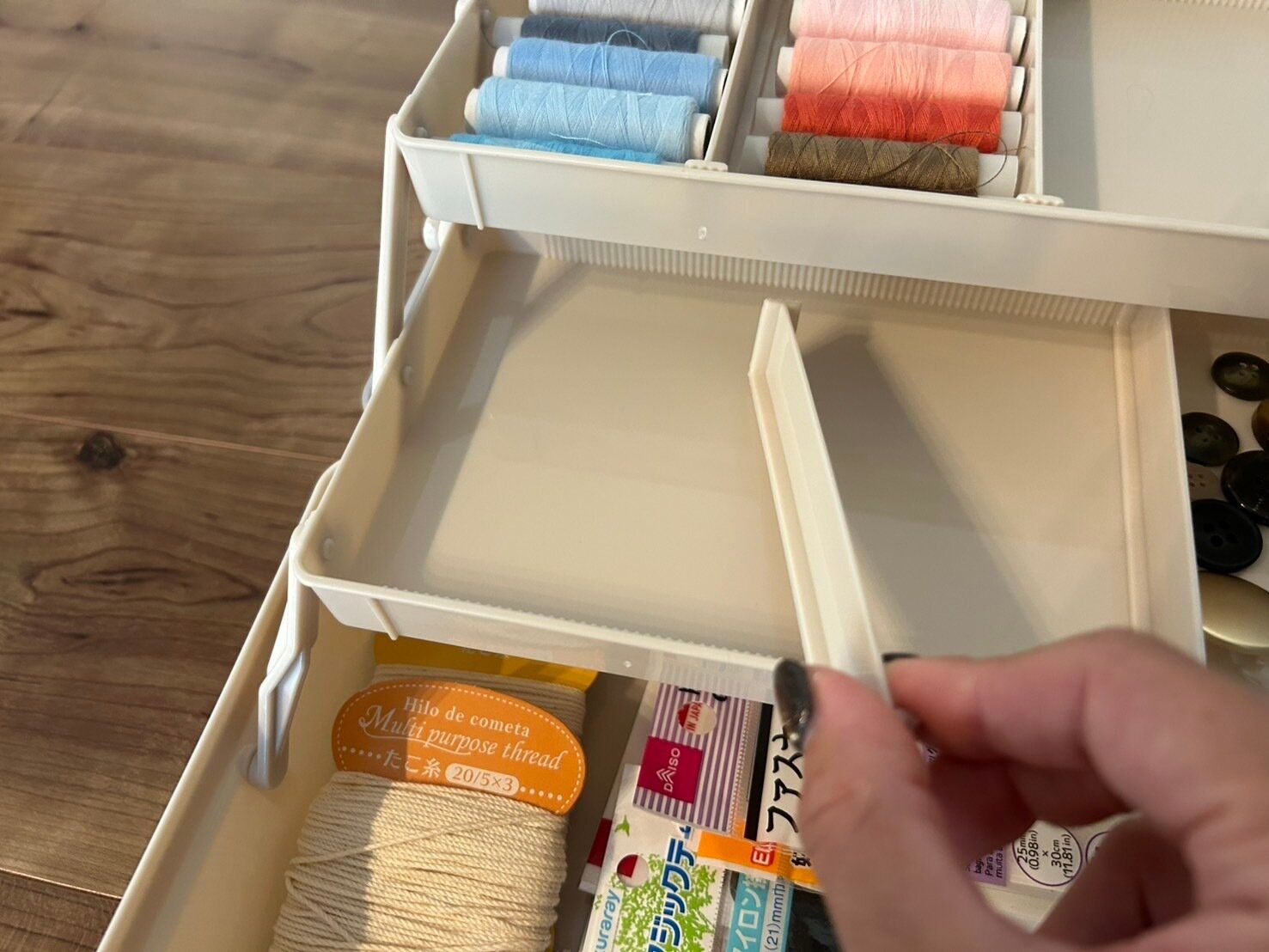 仕切り付が便利なダイソーのツールボックス