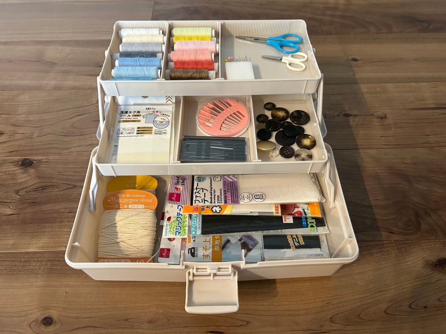 仕切り付が便利なダイソーのツールボックス