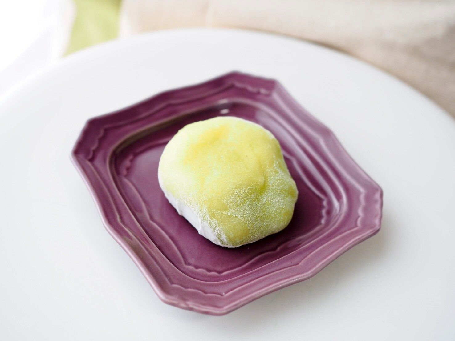 シャトレーゼ「山梨県産シャインマスカットのホイップクリーム大福」商品写真