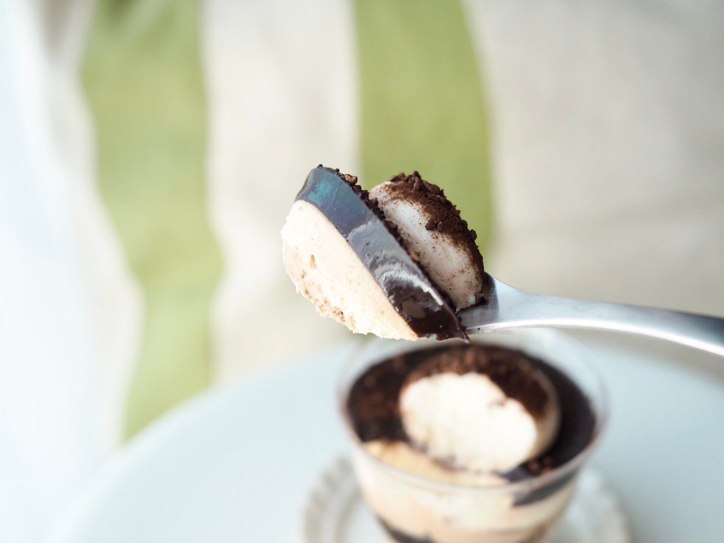 シャトレーゼ「Dessertパルフェ ショコラ・キャラメル」スプーン写真