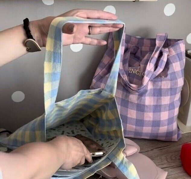 チェック柄のトートバッグ