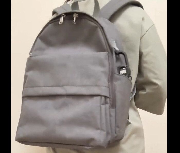 【ワークマン】フルコロコラボ!たためて自立する撥水デイリュック