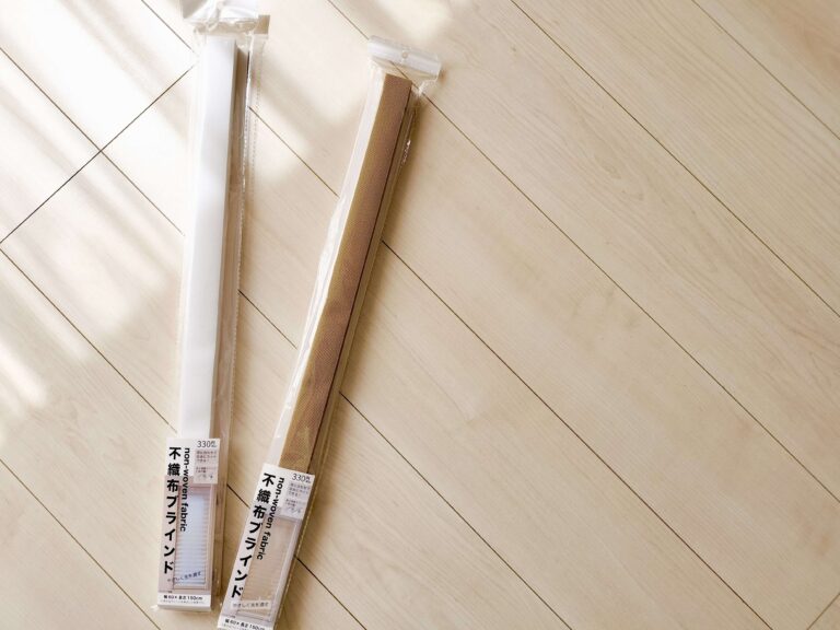 【ワッツ】まさかのこの値段で!?大バズりした本家そっくりの不織布ブラインドが手軽に買える！