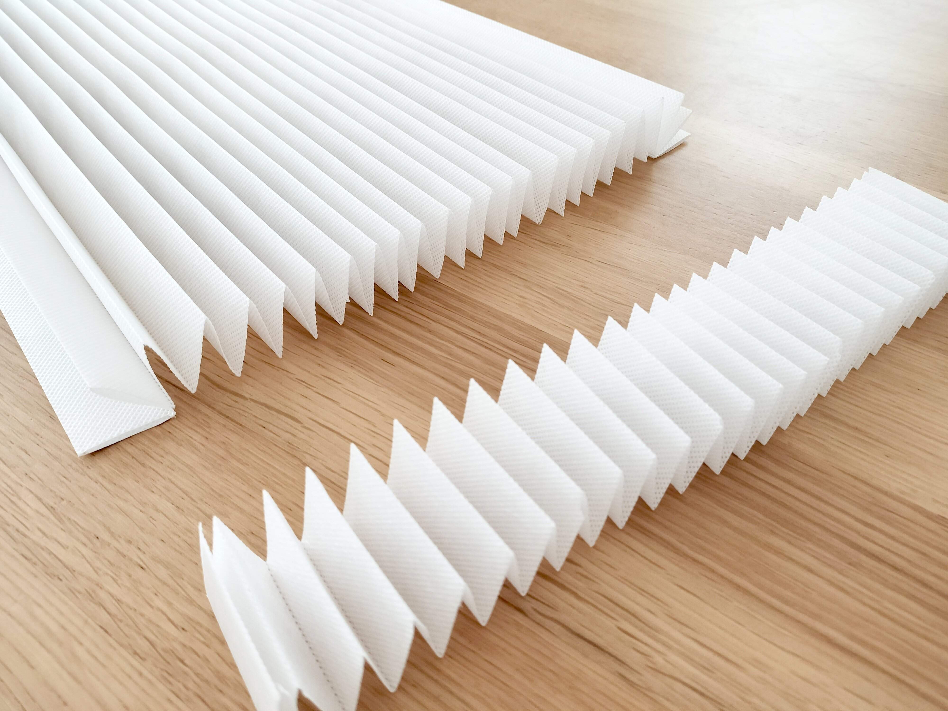 カットした不織布ブラインド