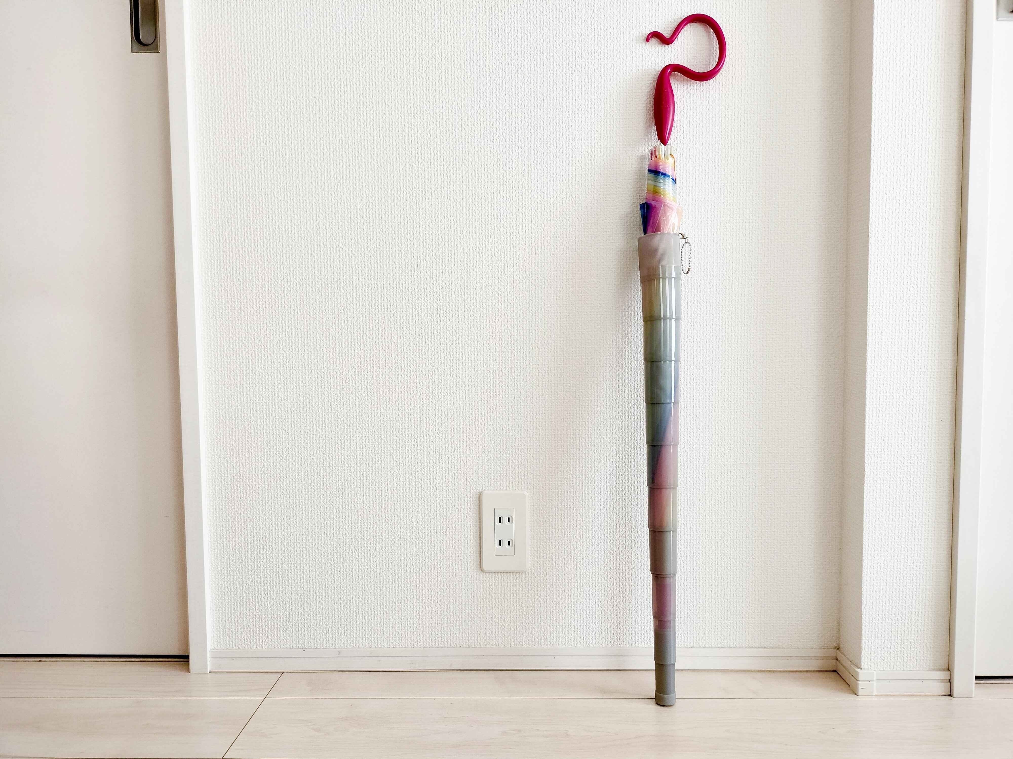 伸縮傘カバーを付けた長傘