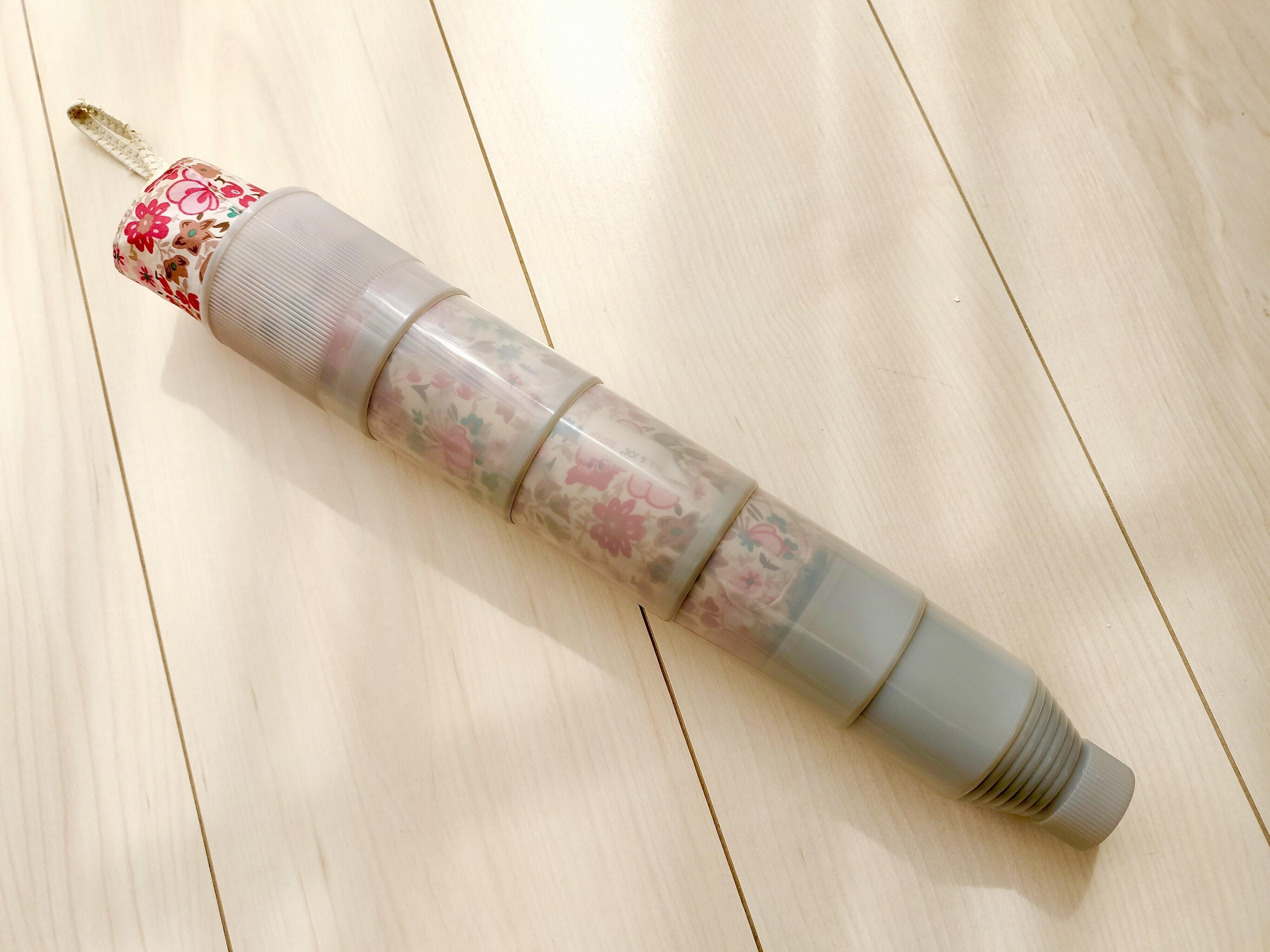 伸縮傘カバーに折りたたみ傘を入れた画像