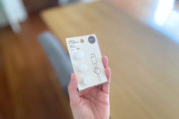 ケーブル迷子から卒業！無印良品「ケーブルホルダー」でゴチャつくコードをスッキリ整頓！【ビフォーアフター付き】