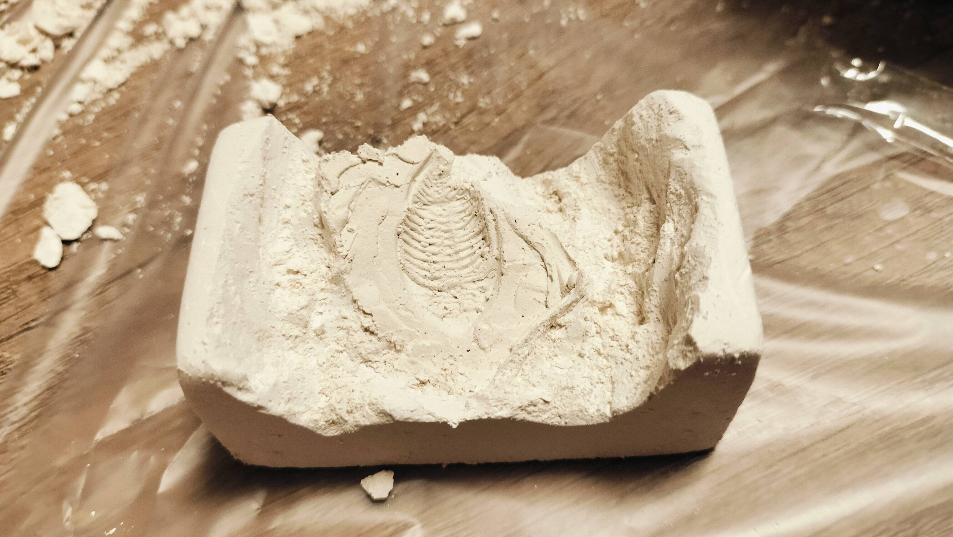 発掘したあとの石の様子