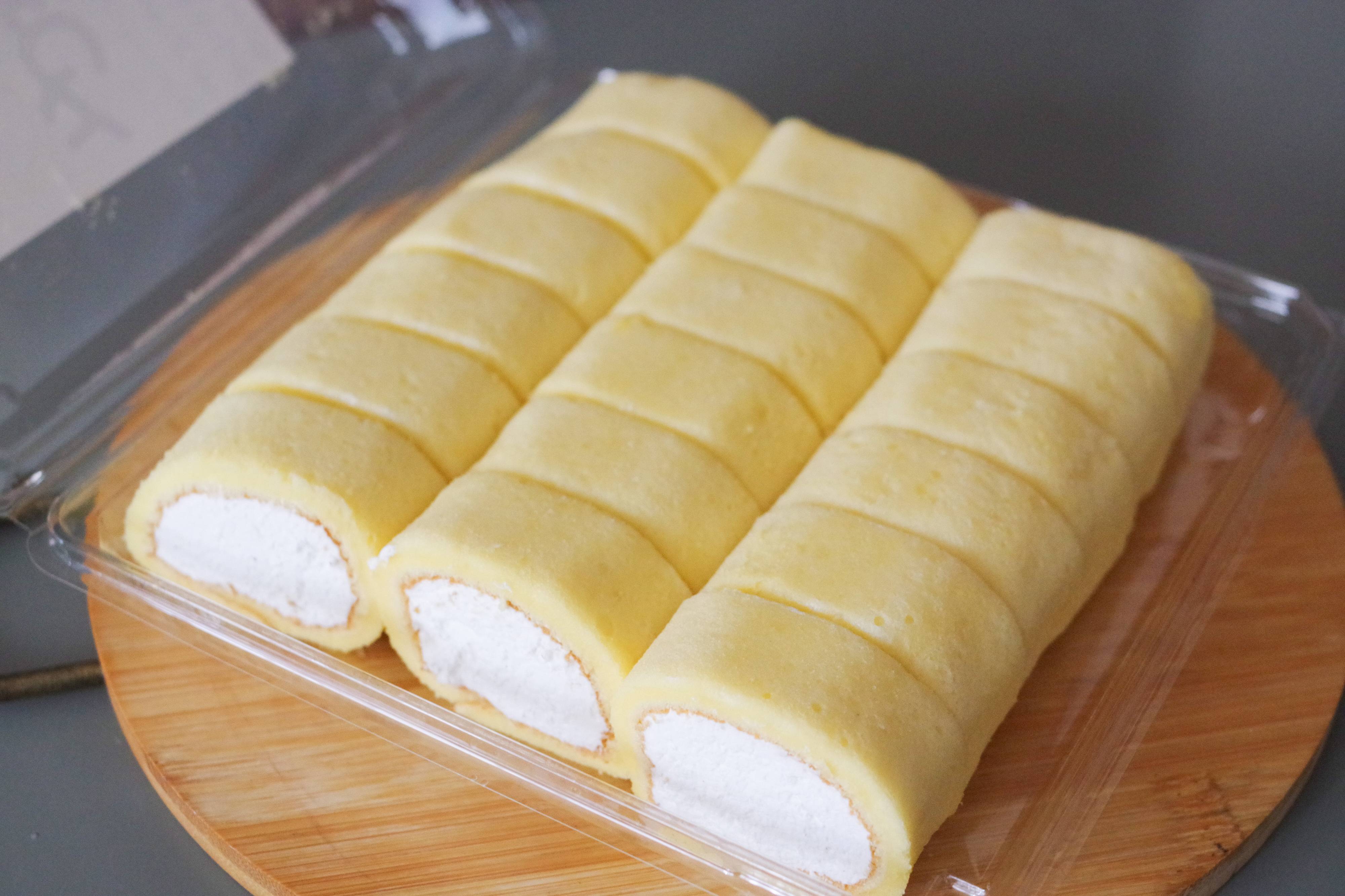 ようやく買えたロピアの大容量スイーツ!見つけたら即買いしたい1個約60円のミニロールケーキ