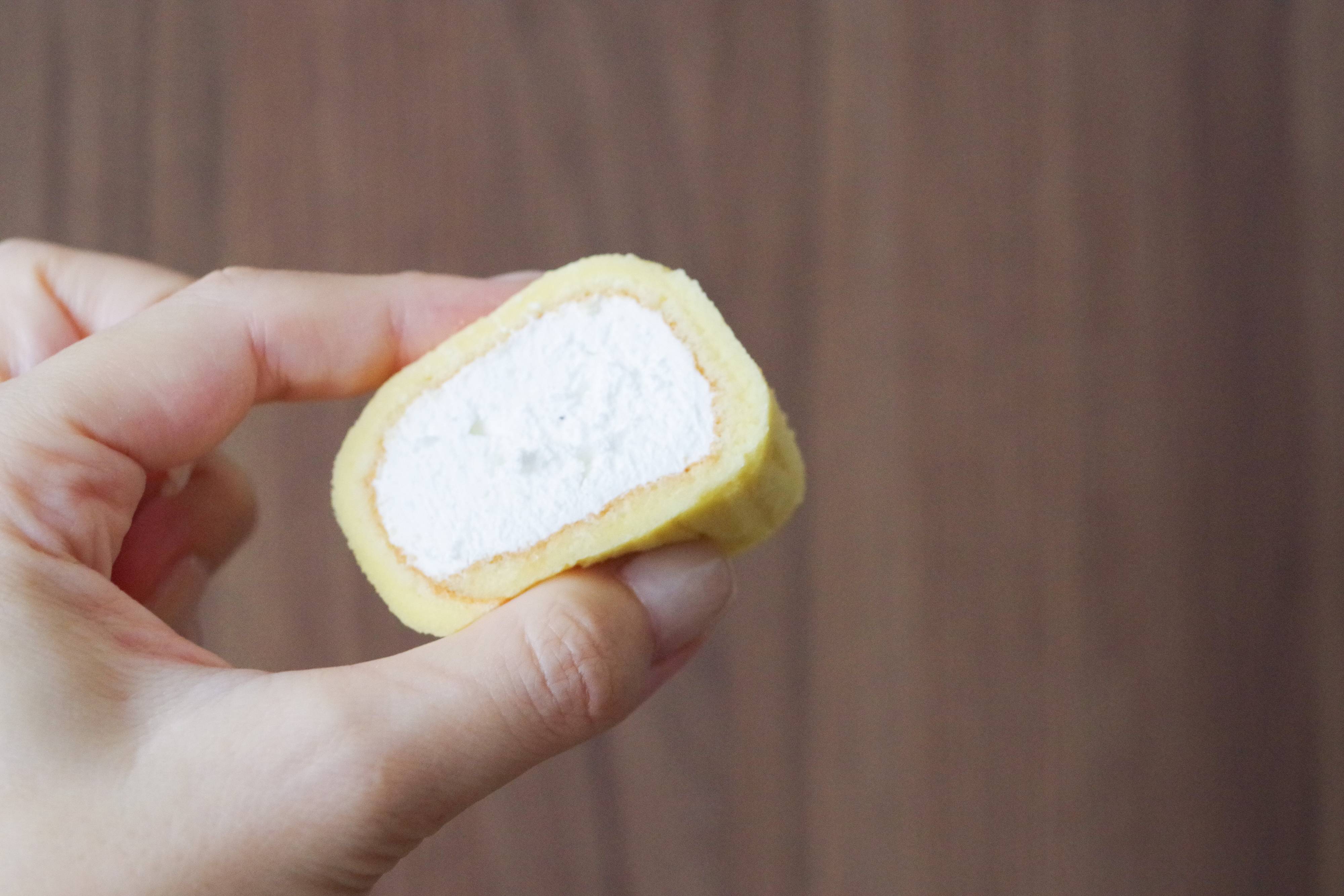 ようやく買えたロピアの大容量スイーツ!見つけたら即買いしたい1個約60円のミニロールケーキ