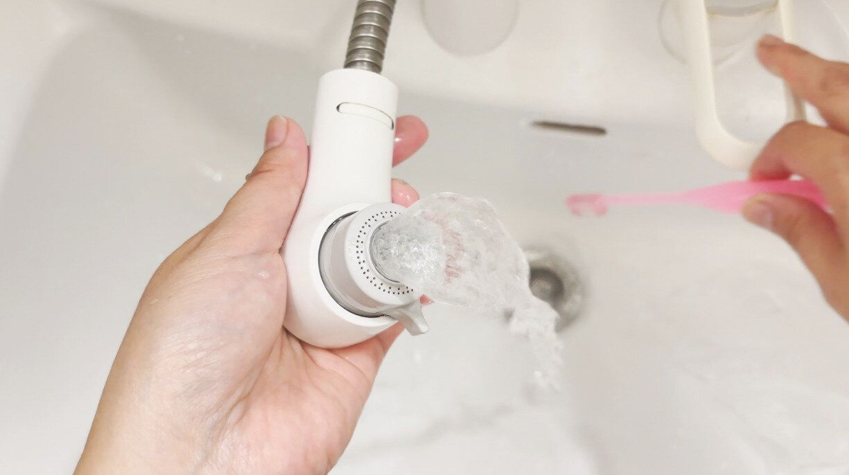 吐水口から水が流れる