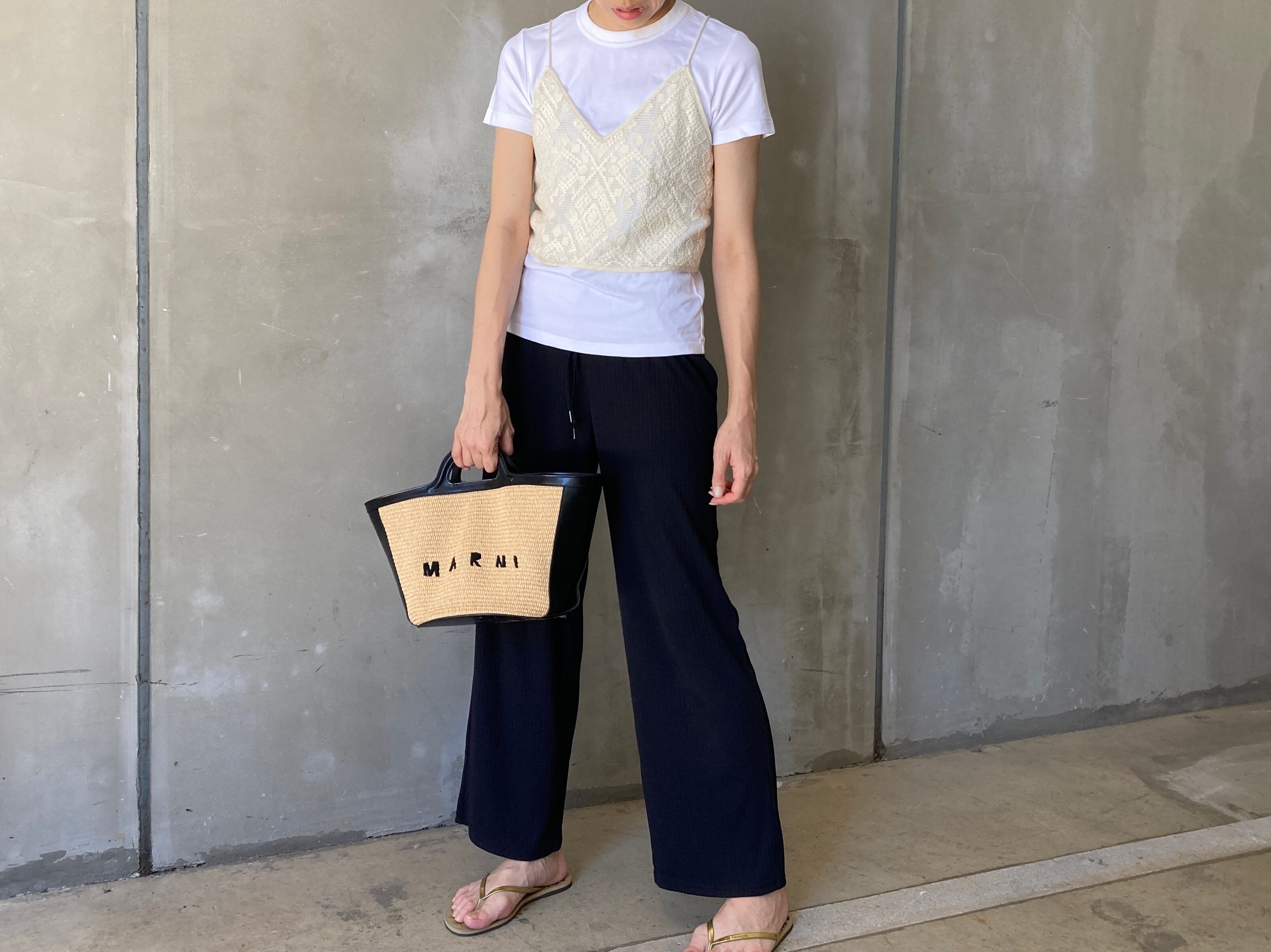 「迷ったら定番カラーを買って!」1枚買えば長く着回せる【ユニクロ&GU】の白&黒アイテム