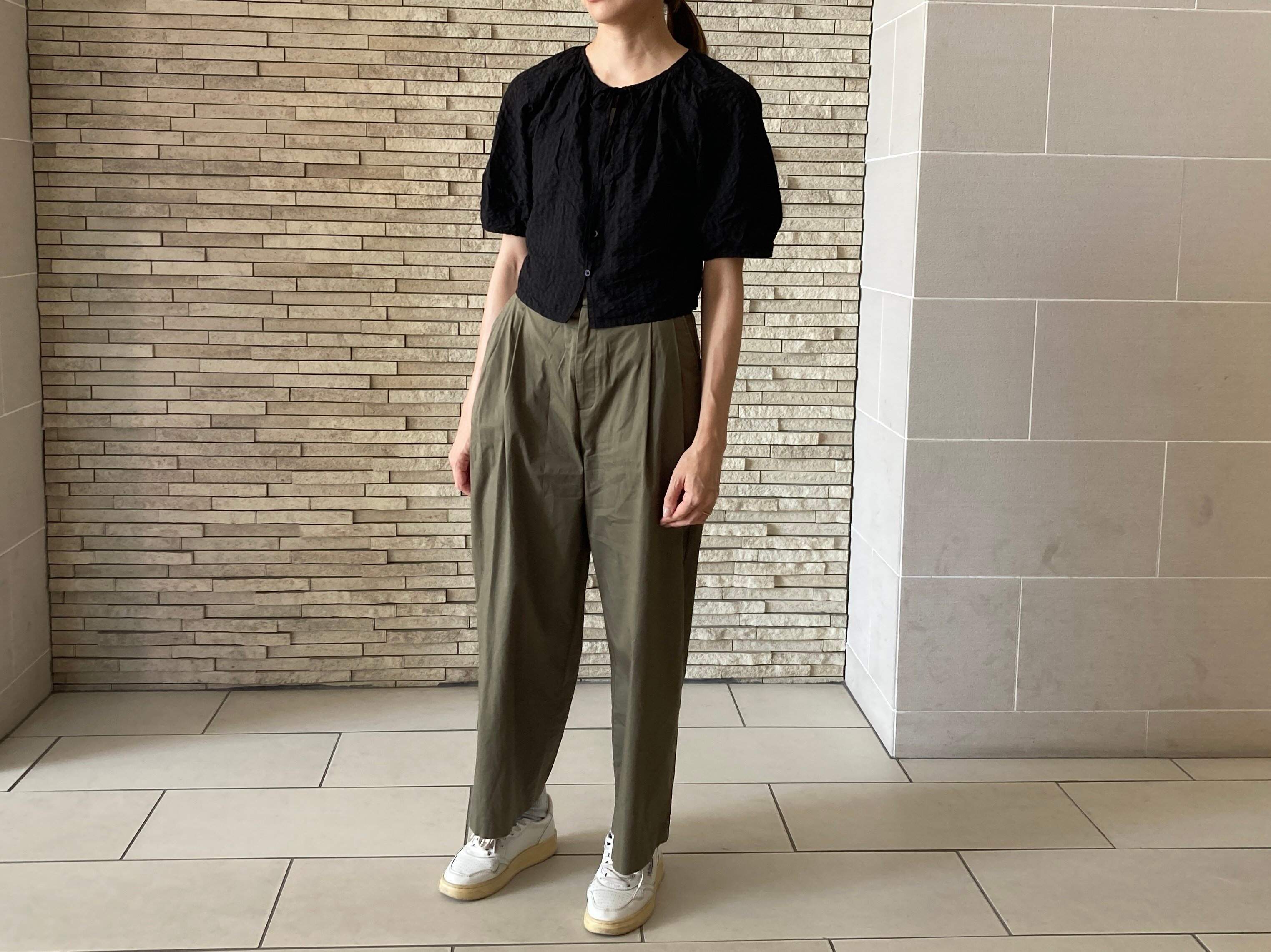 「迷ったら定番カラーを買って!」1枚買えば長く着回せる【ユニクロ&GU】の白&黒アイテム