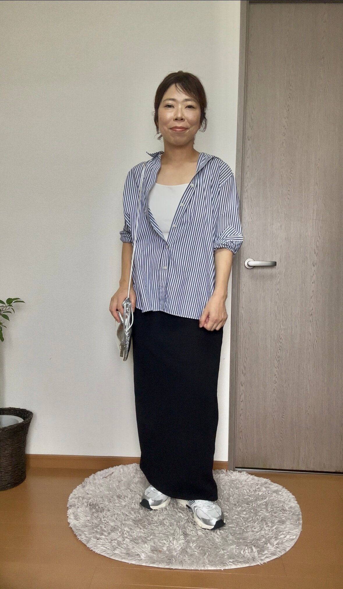 シャツをタイトスカートのコーデ