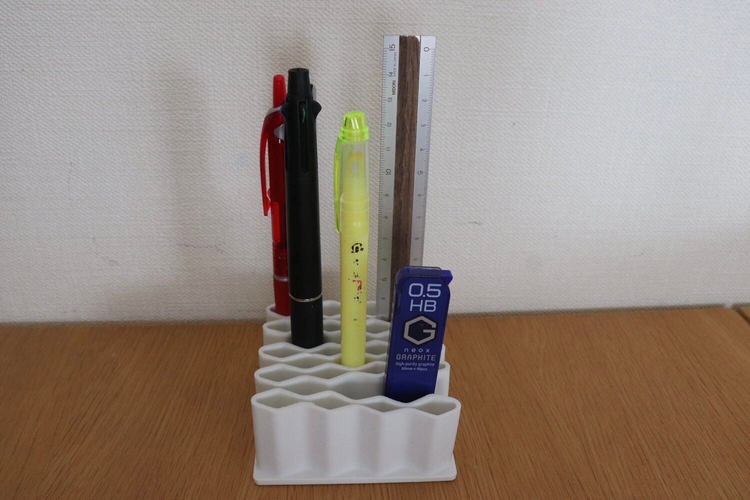 【セリア】整理整頓に便利！ステーショナリースタンド