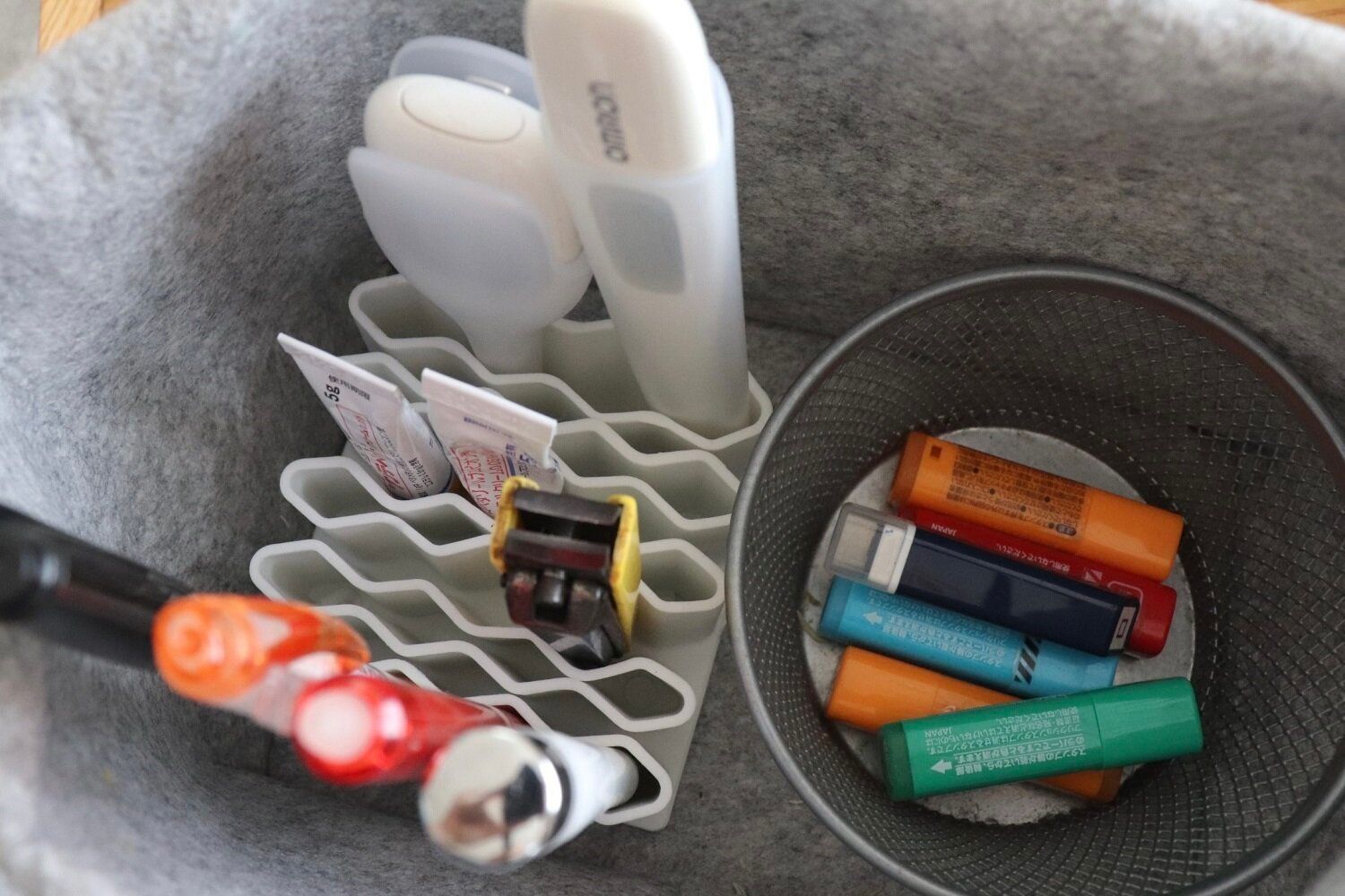 【セリア】整理整頓に便利！ステーショナリースタンド