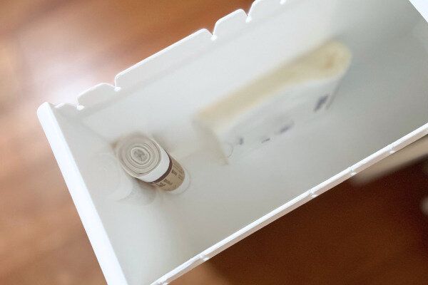 ロール式ゴミ袋のスリムさがわかる収納例