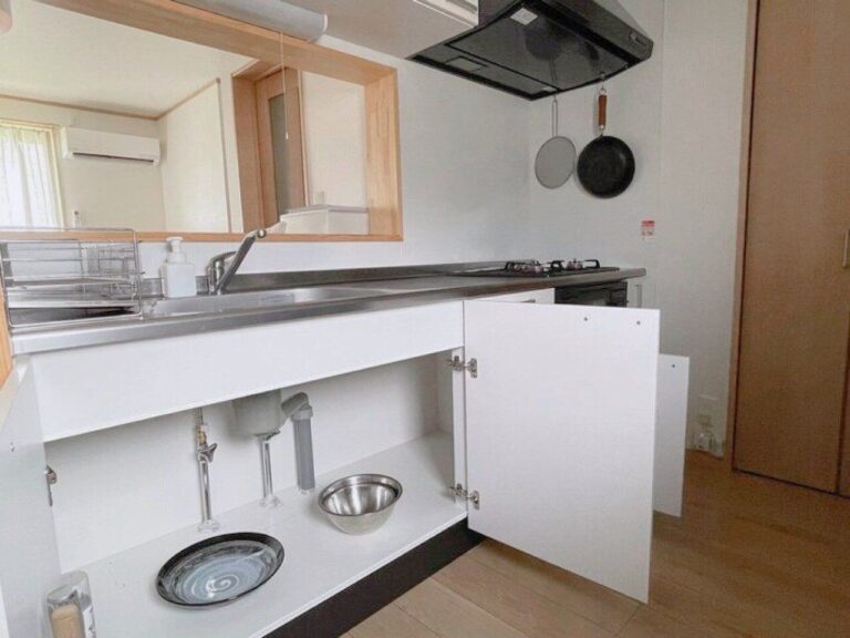 水切りカゴの食器が完全には乾いていなくてもしまえちゃう！ズボラでもすっきり暮らすための工夫