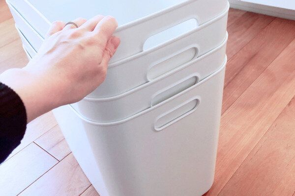 たくさんの白い収納ボックス