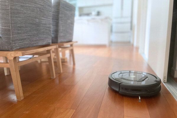 何もない床とお掃除ロボット