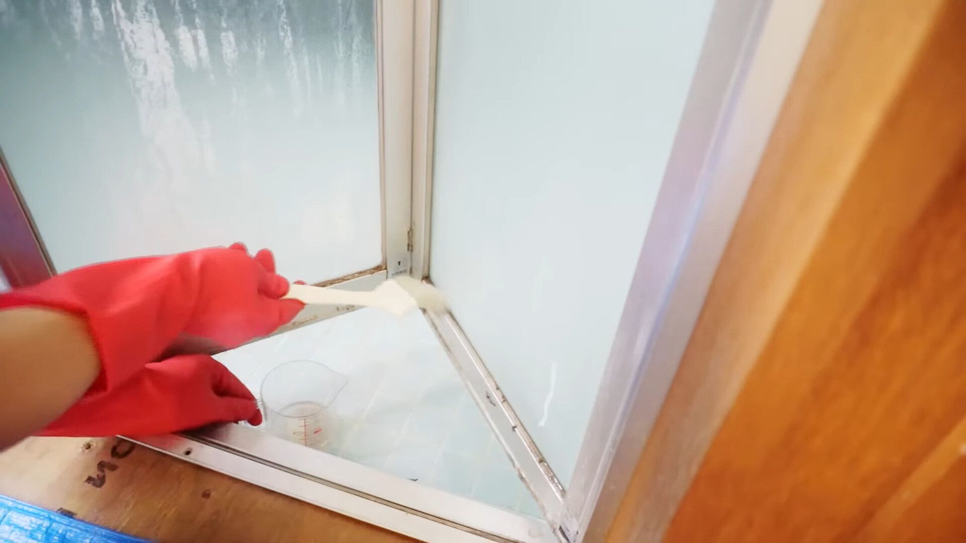 1.まずは外側のゴムパッキンの汚れを溶かす