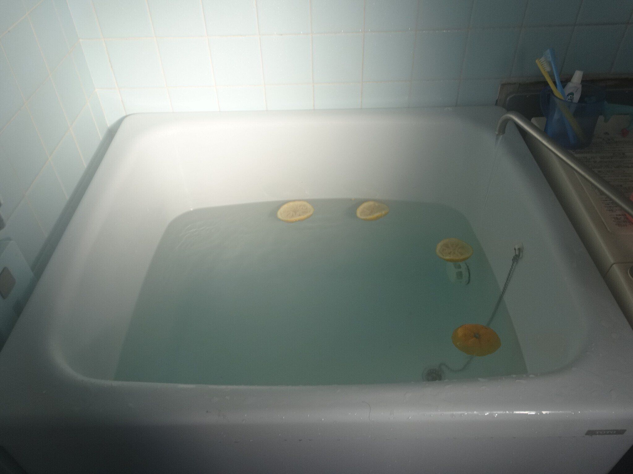 バスルームの壁やバスタブの変色