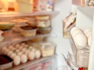 【管理栄養士解説】賞味期限切れはいつまで食べても大丈夫？食べられるかどうかのポイントも紹介