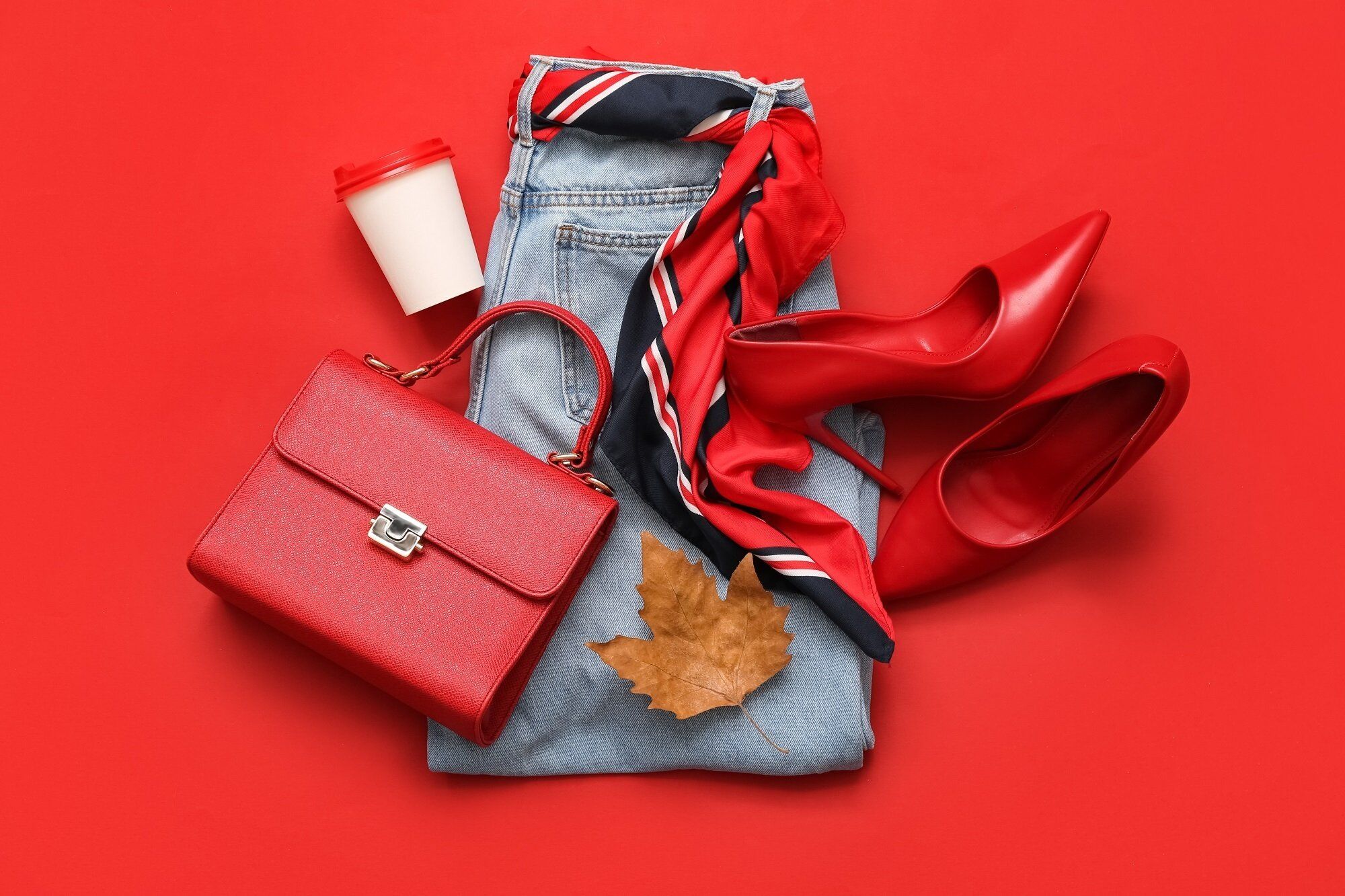 2026年のラッキーカラーはこの5色! 洋服、持ち物、雑貨、タオル…に使えば使うほど運気が上がる【Dr.コパの風水解説】