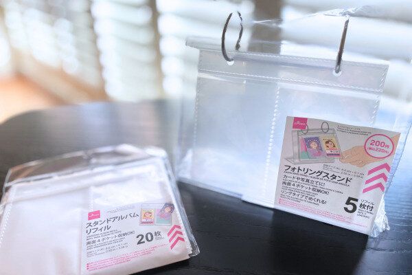 【ダイソー】「めくるだけ♪」推しが主役になる収納フォトスタンドが最高すぎた