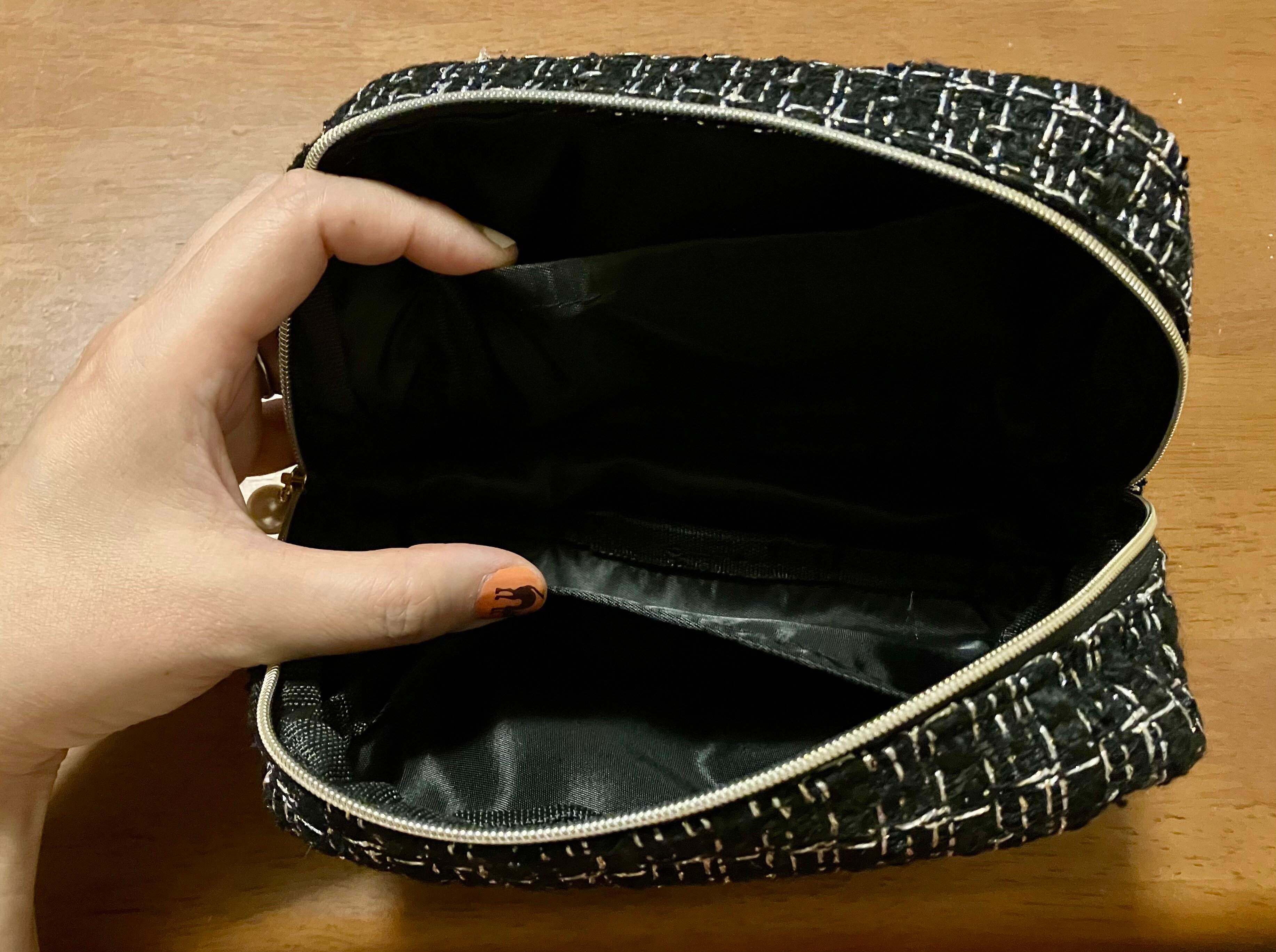 ガバッとファスナーが開く