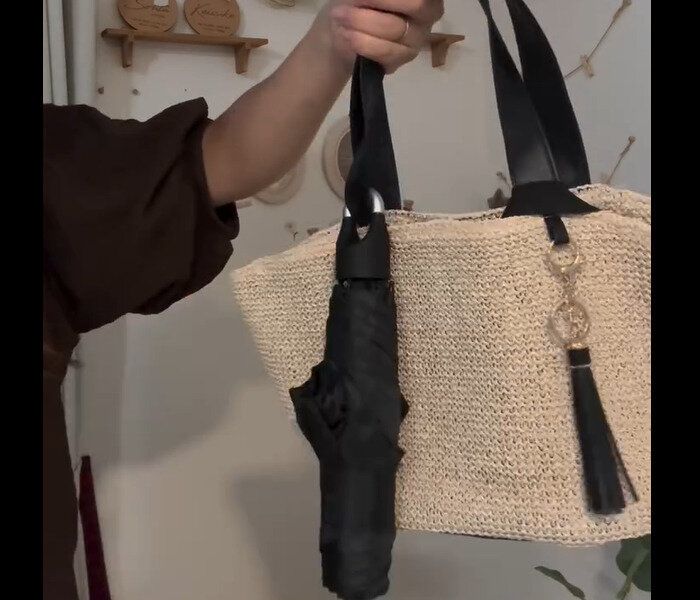 【ダイソー】両手が空く!折りたたみ傘