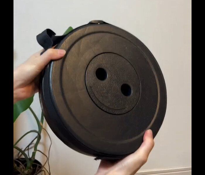 【ワッツ】1秒で椅子に変身!折りたたみ椅子