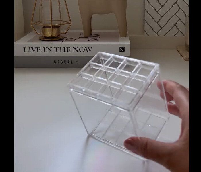 【セリア】使い勝手抜群!仕切り付きペンスタンド