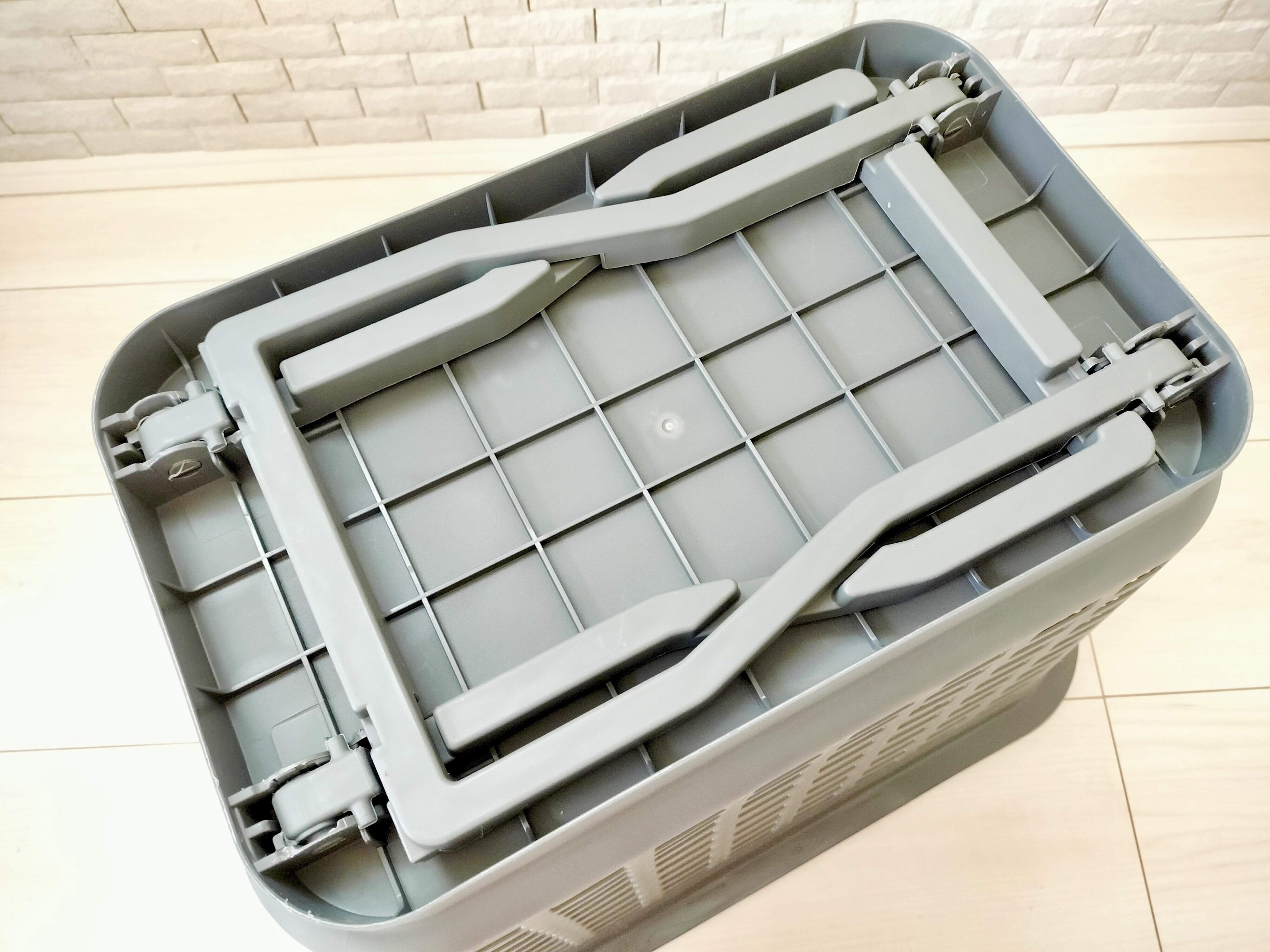 高さが変えられるバスケットの折りたたんだ脚部分