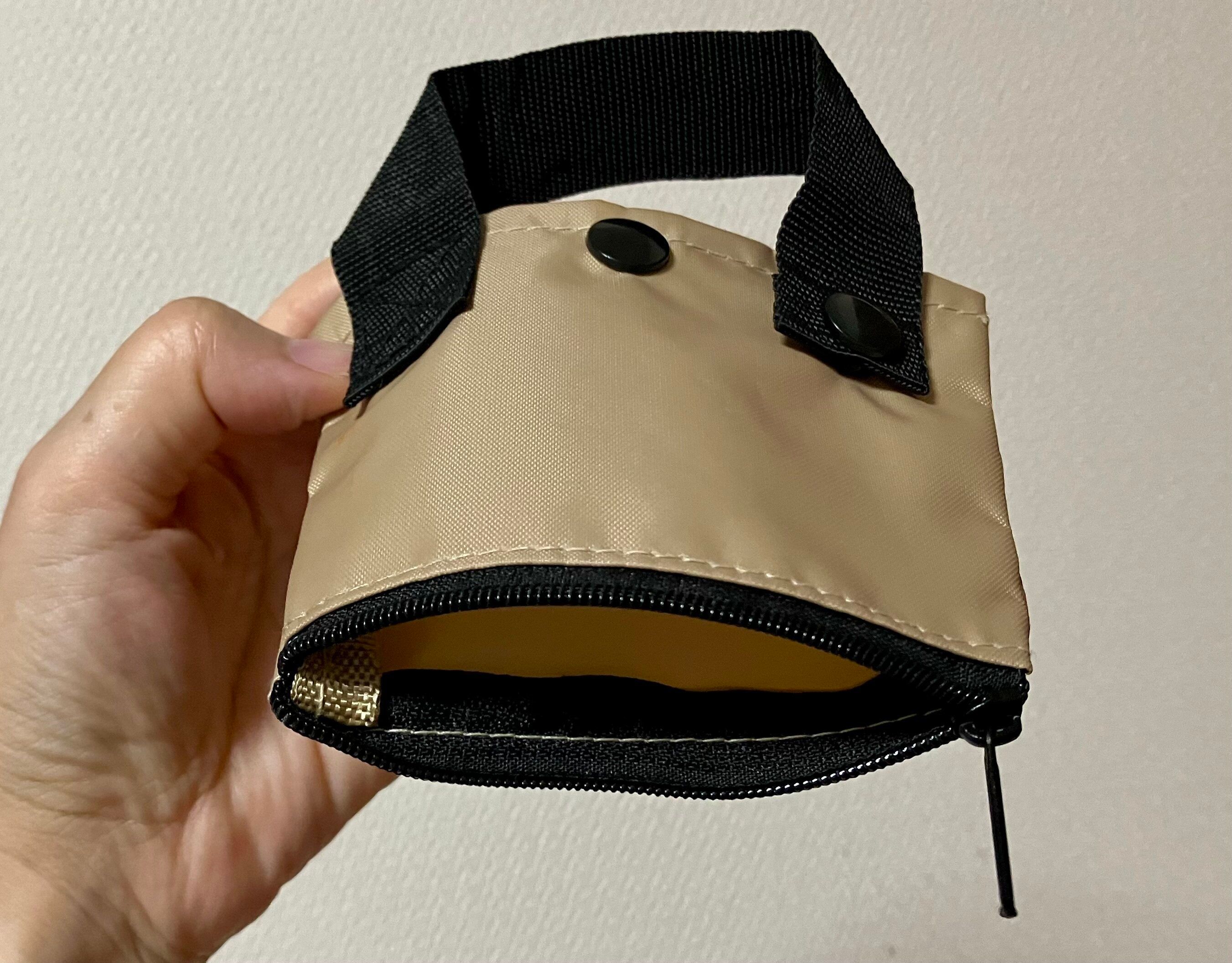 底部分のファスナーを開く