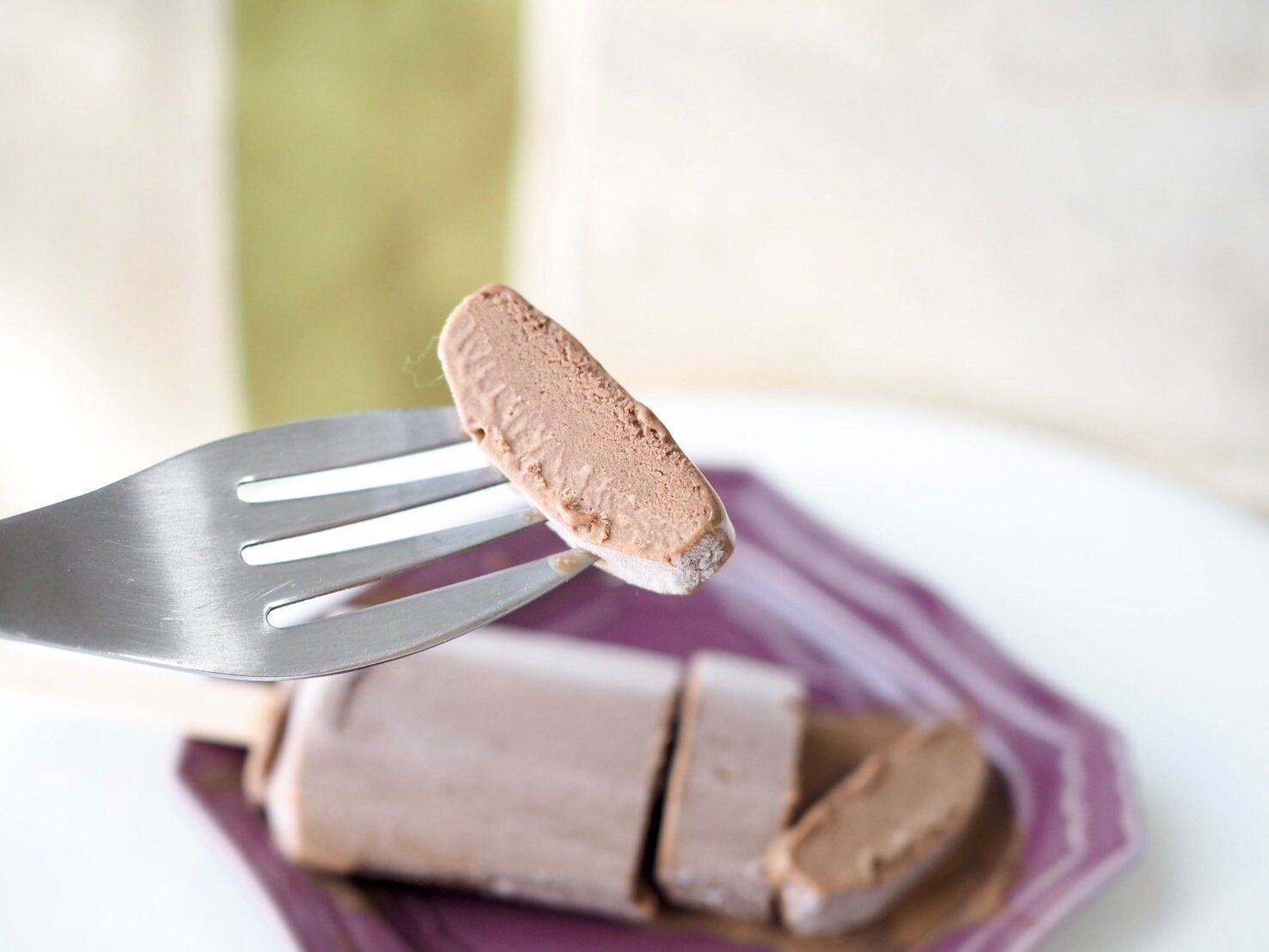 シャトレーゼ「まるかじりバー テリーヌ・オ・ショコラ」断面写真