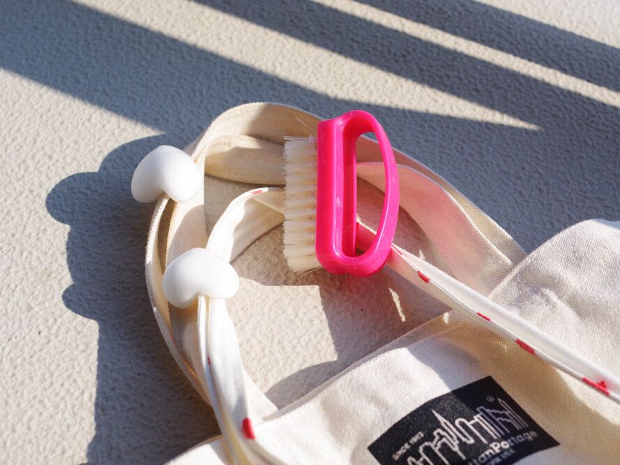 【無印良品】“部分洗いに”“洗ってすぐに外出できる”試す価値大な「水のいらないシューズクリーナー」