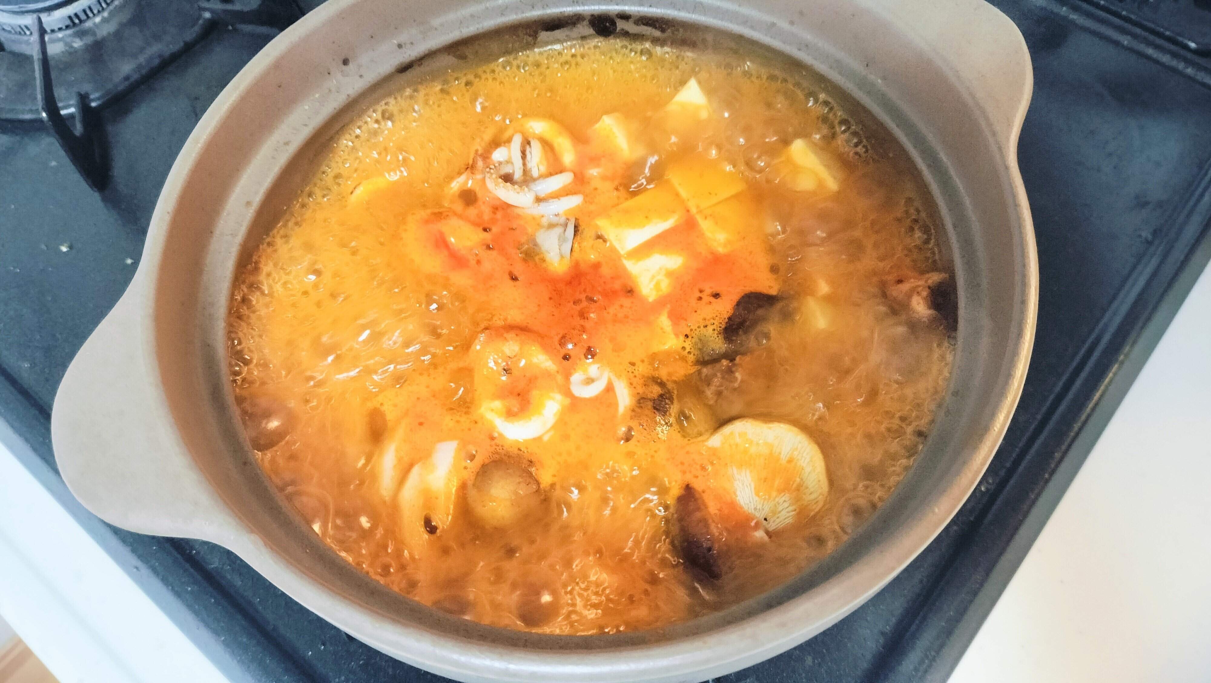 いろいろな具材で楽しめるスンドゥブチゲ