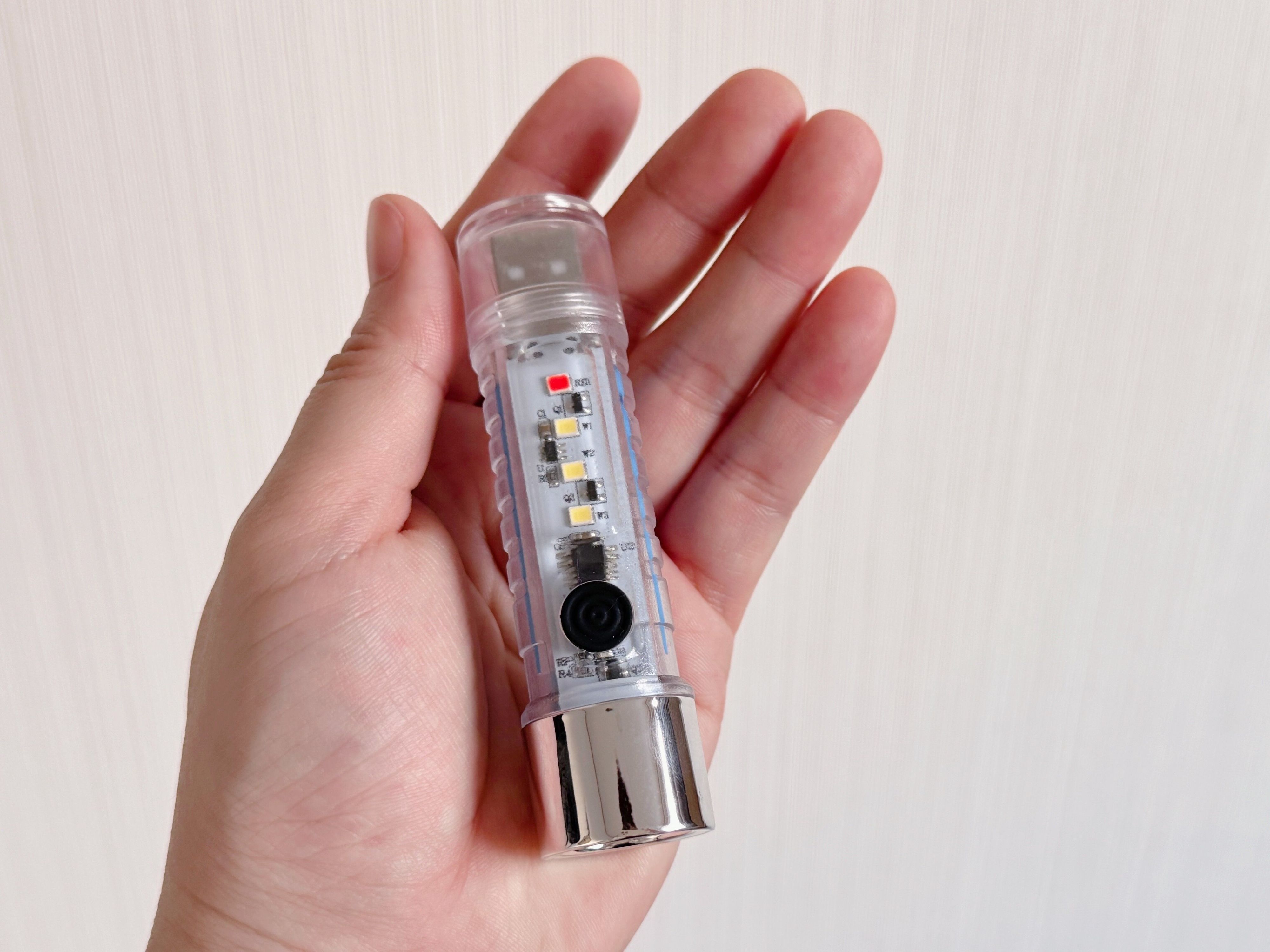 特長1.手のひらサイズで持ち運びにも便利!