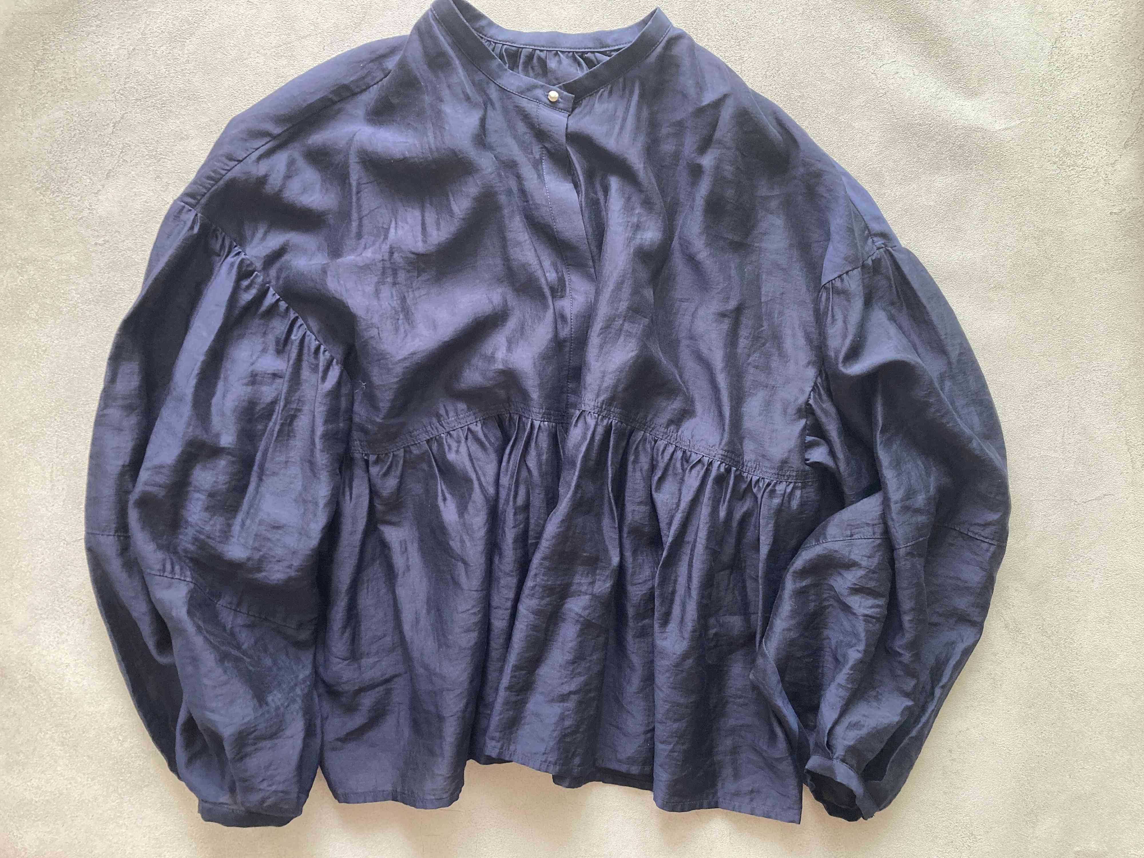 お腹まわりのプヨ!「ウエストインしない」派の40代正解コーデ