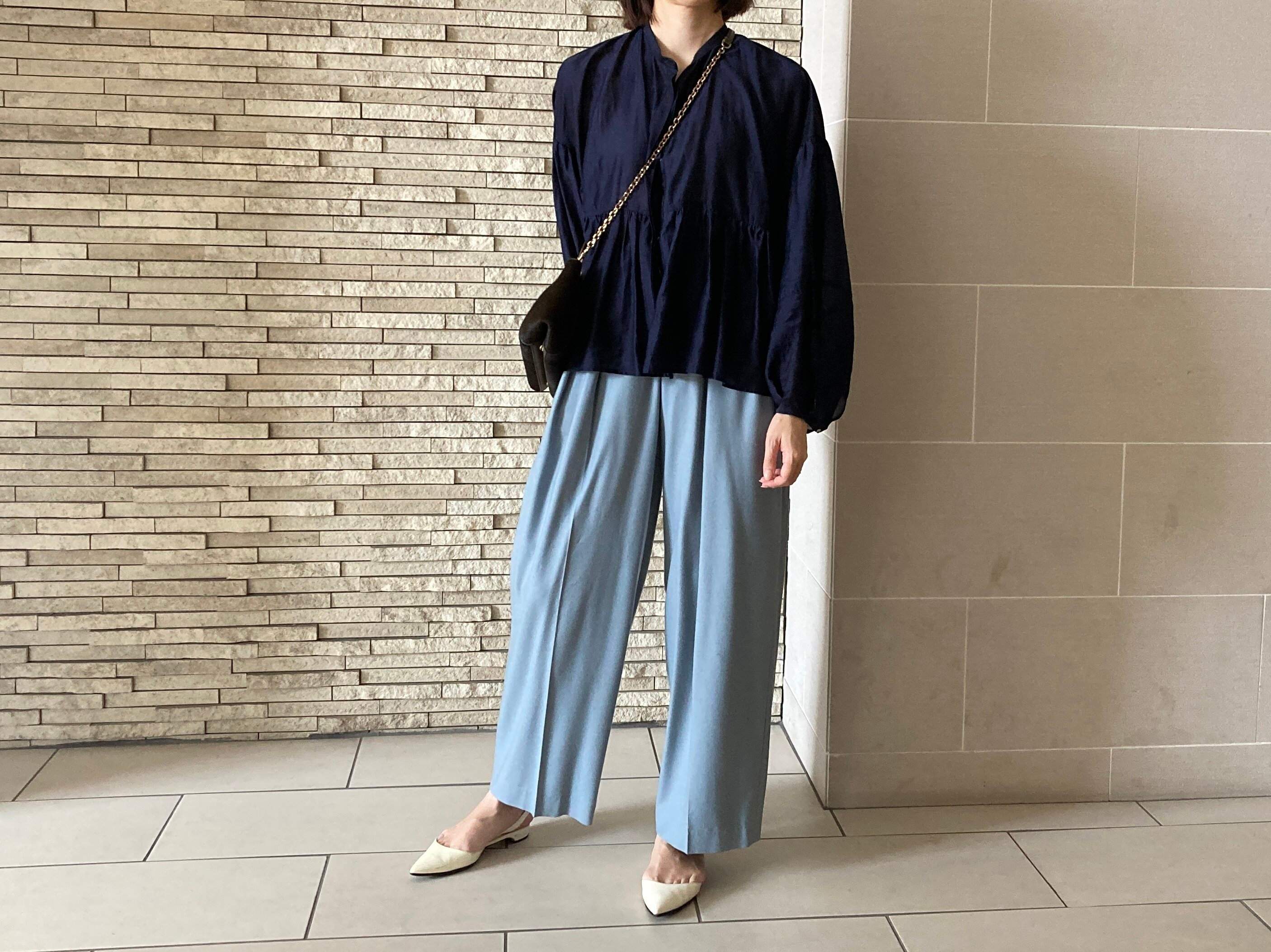 お腹まわりのプヨ!「ウエストインしない」派の40代正解コーデ